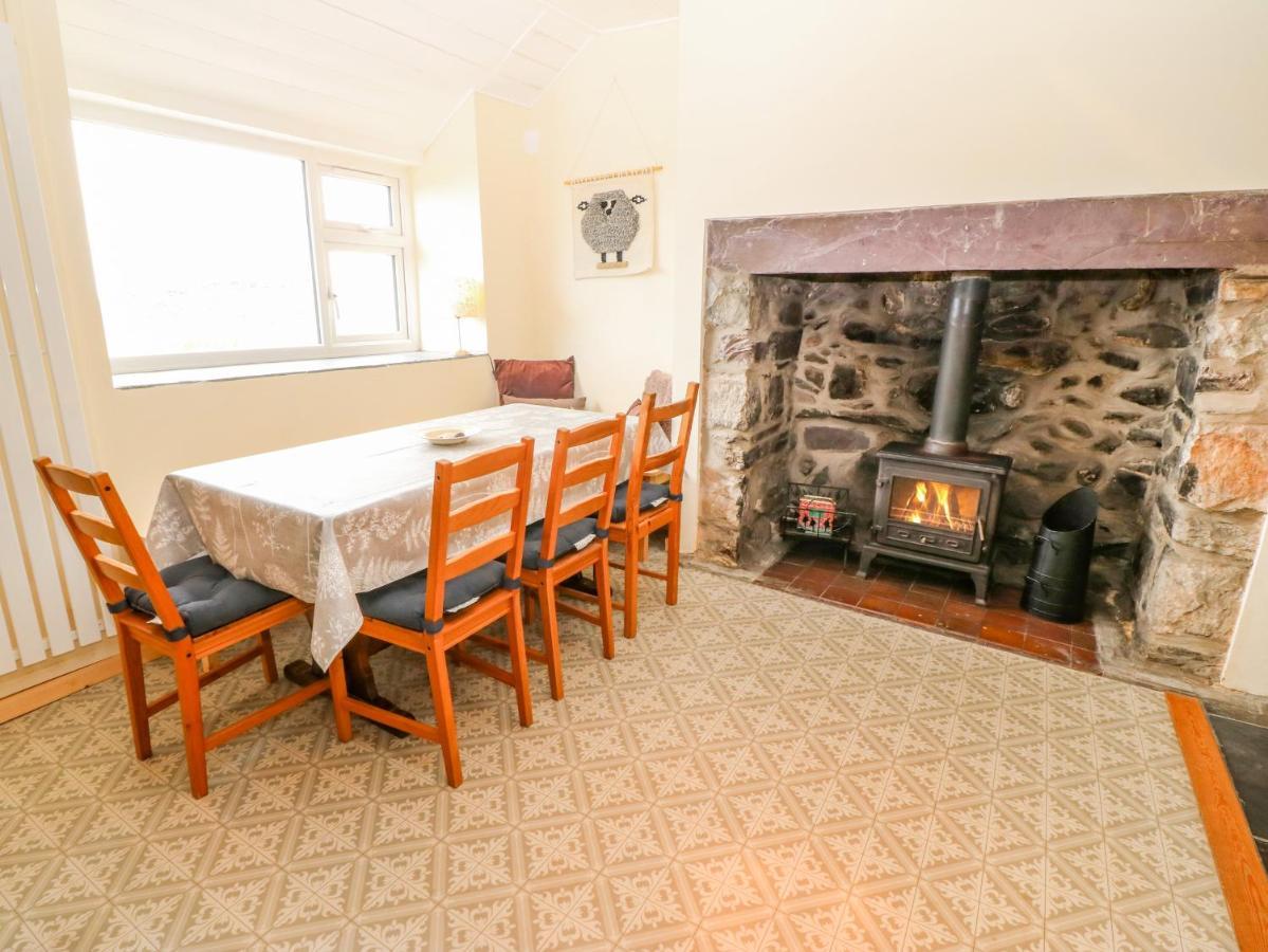 Bryn Derwen Villa เคอร์นาวอน ภายนอก รูปภาพ
