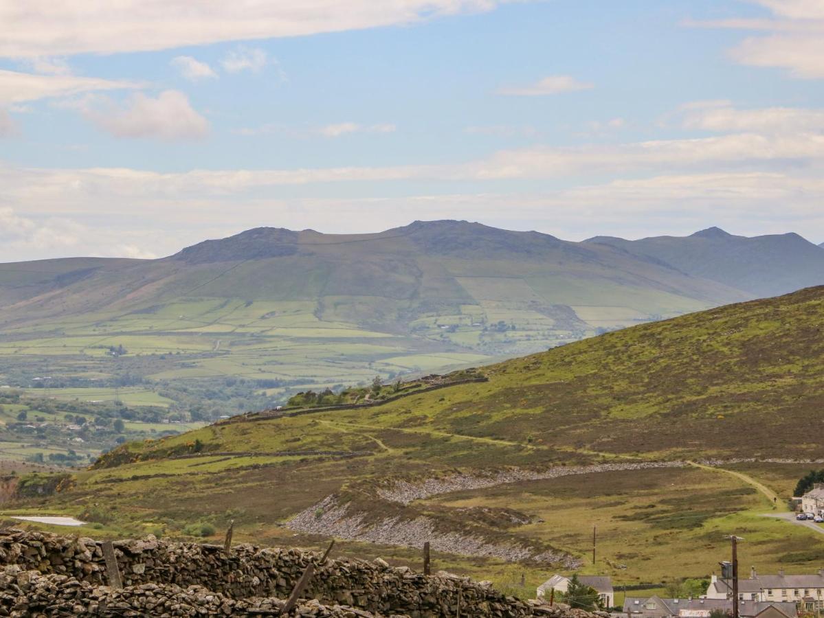 Bryn Derwen Villa เคอร์นาวอน ภายนอก รูปภาพ