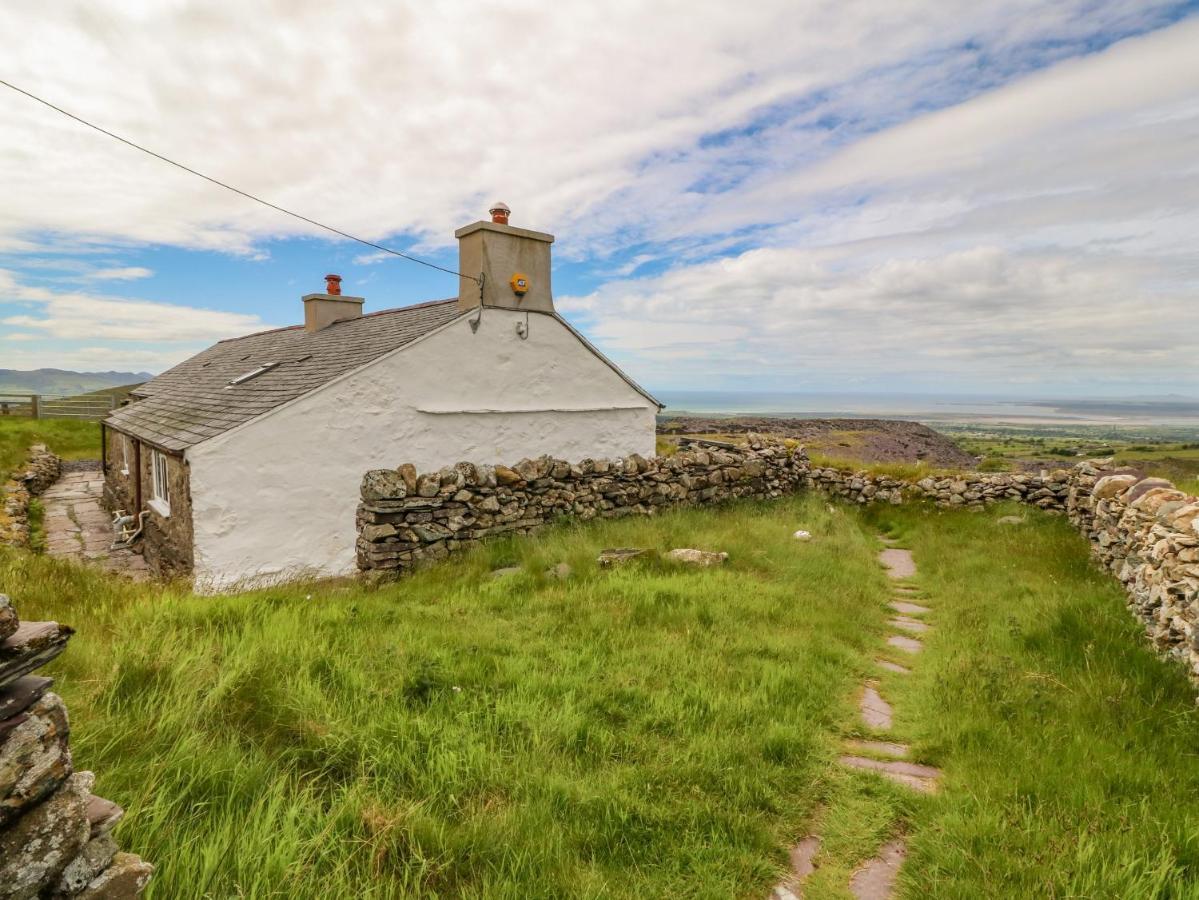 Bryn Derwen Villa เคอร์นาวอน ภายนอก รูปภาพ
