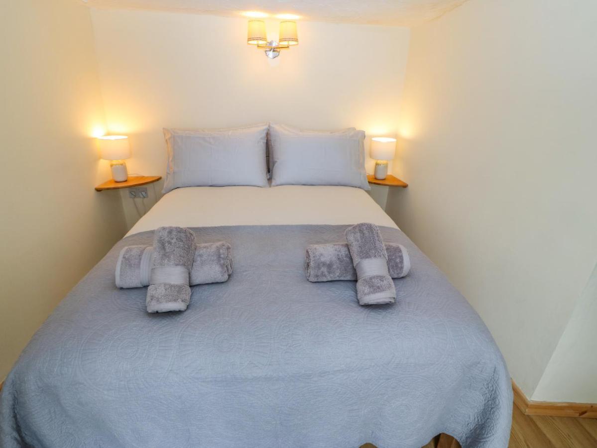 Bryn Derwen Villa เคอร์นาวอน ภายนอก รูปภาพ
