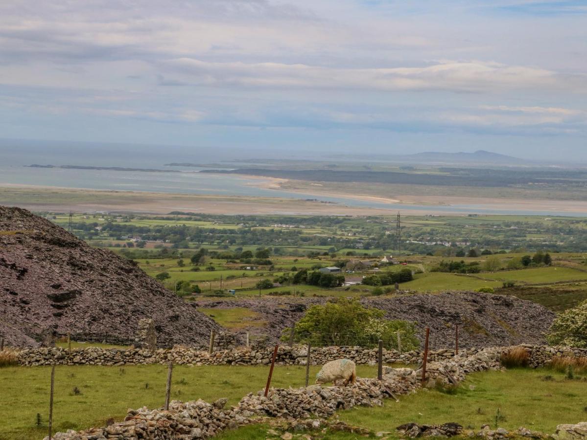 Bryn Derwen Villa เคอร์นาวอน ภายนอก รูปภาพ