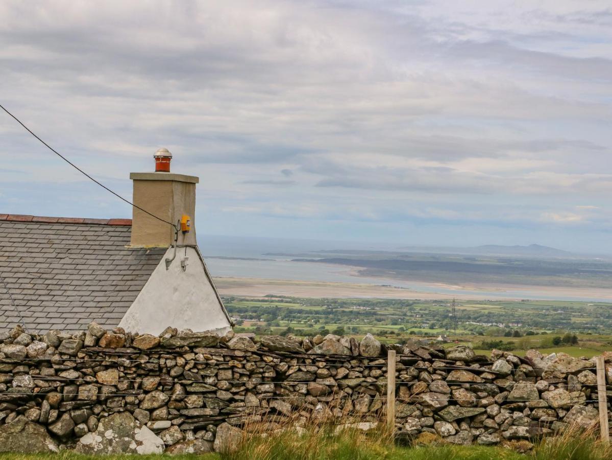 Bryn Derwen Villa เคอร์นาวอน ภายนอก รูปภาพ