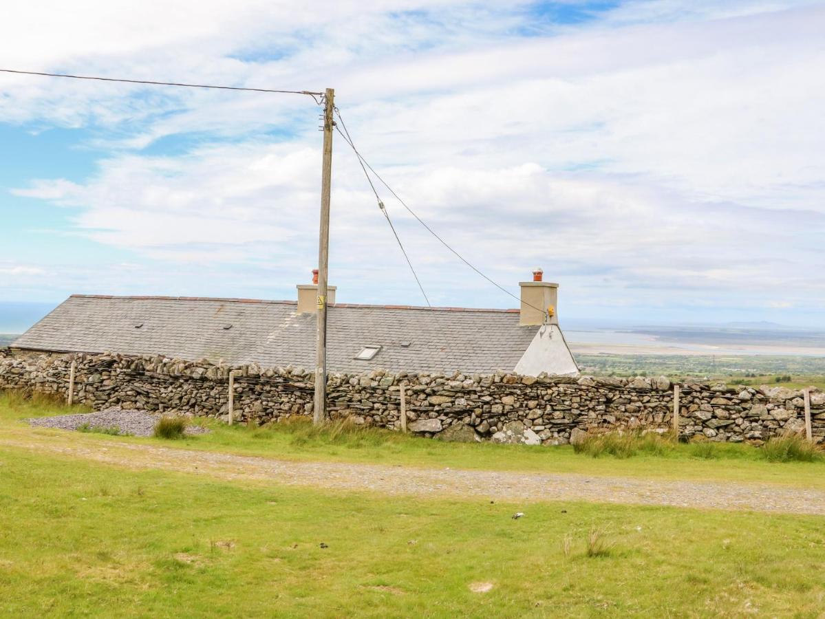 Bryn Derwen Villa เคอร์นาวอน ภายนอก รูปภาพ