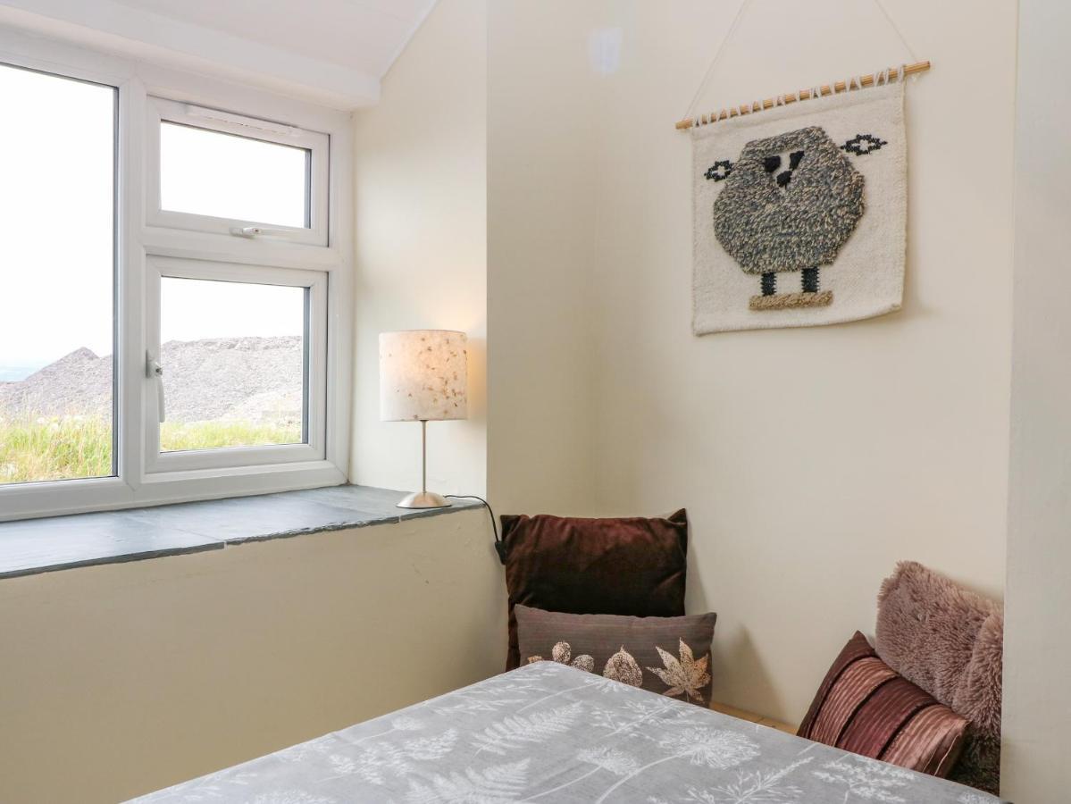 Bryn Derwen Villa เคอร์นาวอน ภายนอก รูปภาพ