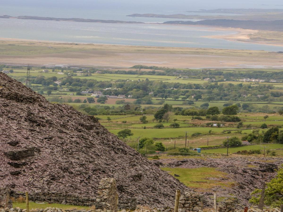 Bryn Derwen Villa เคอร์นาวอน ภายนอก รูปภาพ