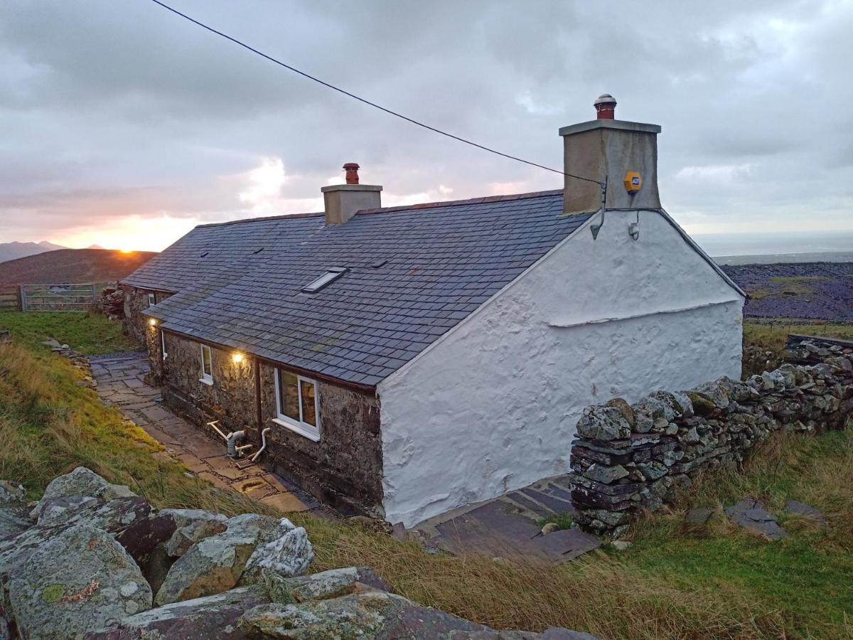 Bryn Derwen Villa เคอร์นาวอน ภายนอก รูปภาพ